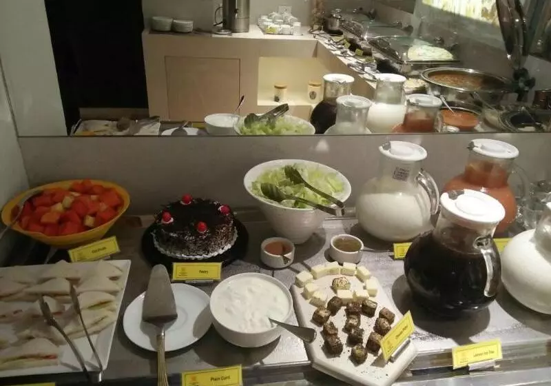 The Shalimar Hotel, Kemps Corner