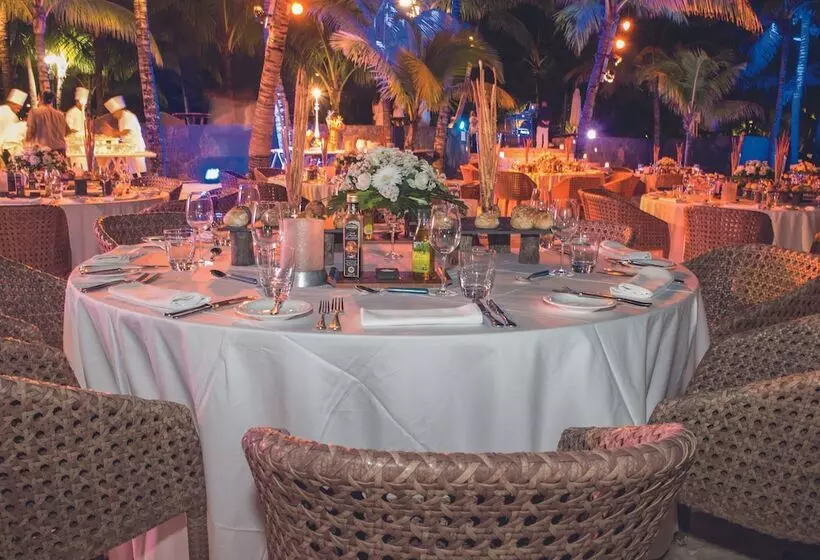 هتل Trou Aux Biches Beachcomber Golf Resort & Spa