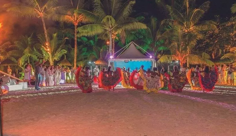 هتل Trou Aux Biches Beachcomber Golf Resort & Spa