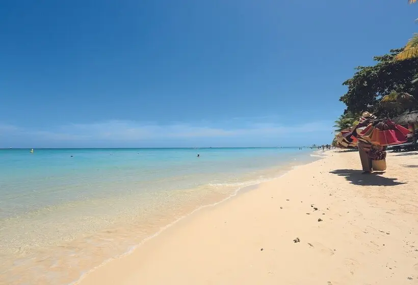 هتل Trou Aux Biches Beachcomber Golf Resort & Spa