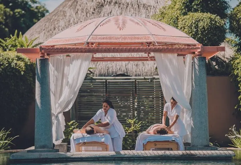 هتل Trou Aux Biches Beachcomber Golf Resort & Spa