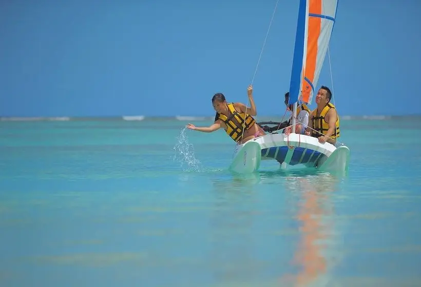 هتل Trou Aux Biches Beachcomber Golf Resort & Spa