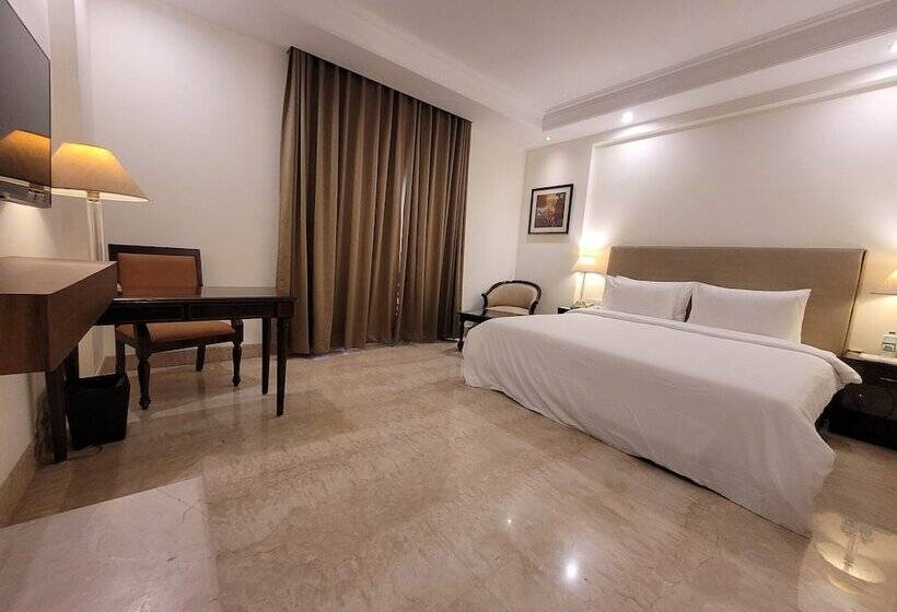 هتل V Sarovar Portico Mi Road Jaipur