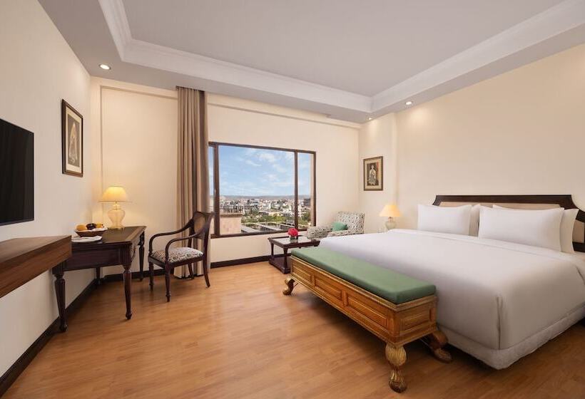 هتل V Sarovar Portico Mi Road Jaipur