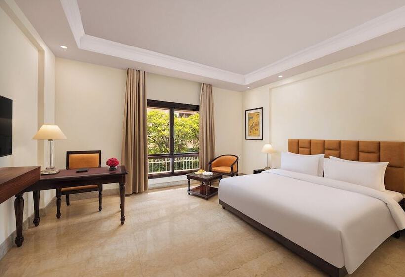 هتل V Sarovar Portico Mi Road Jaipur