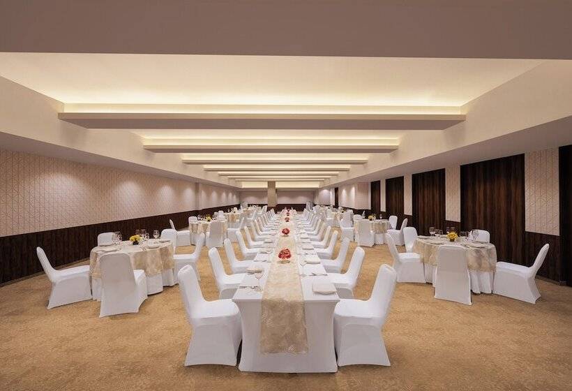 هتل V Sarovar Portico Mi Road Jaipur