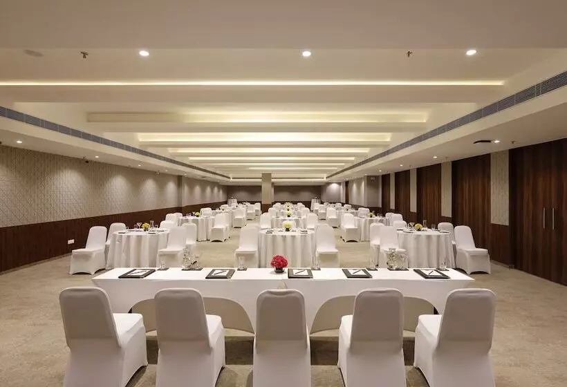 Hotelli V Sarovar Portico Mi Road Jaipur