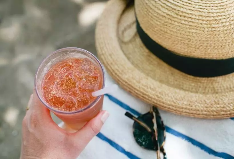 هتل Montpelier Plantation & Beach