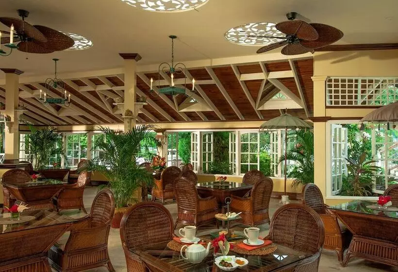 هتل Sandals Royal Caribbean All Inclusive Couples Only