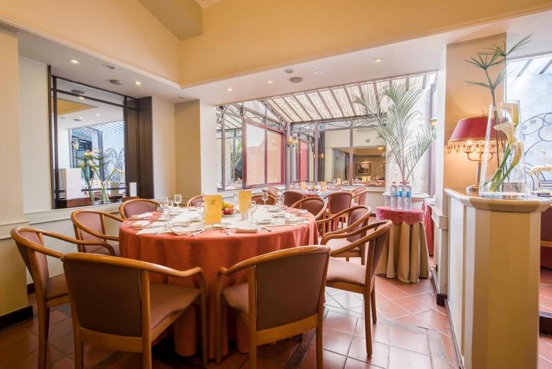 ホテル Hôtel Colbert   Spa & Casino