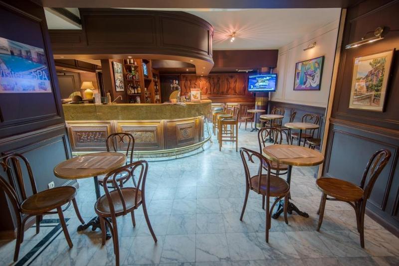 ホテル Hôtel Colbert   Spa & Casino