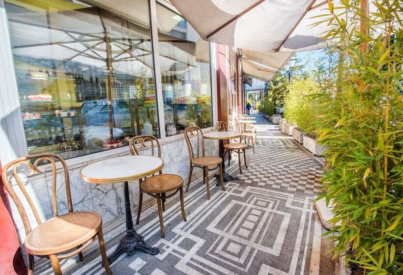 ホテル Hôtel Colbert   Spa & Casino