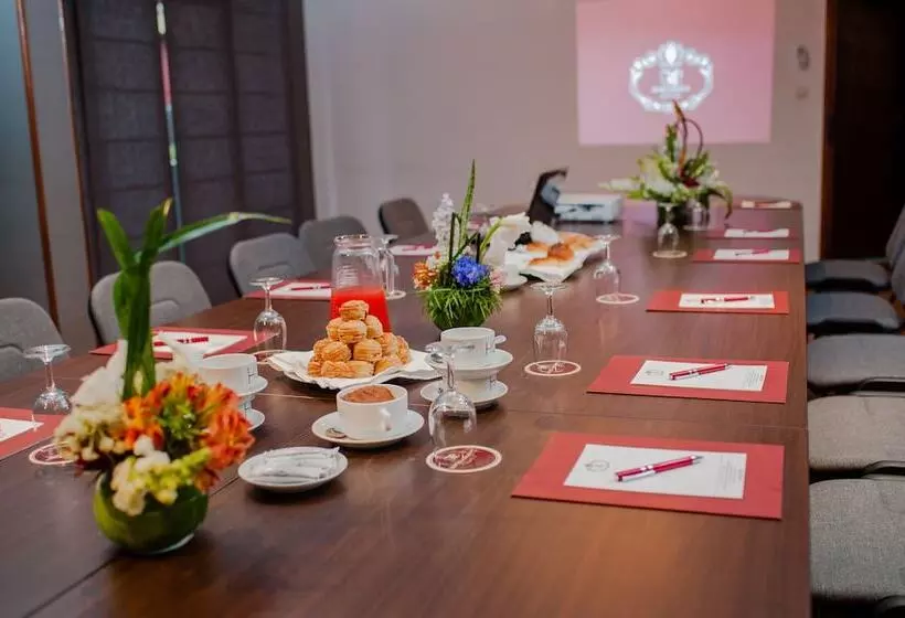 فندق Hôtel Colbert   Spa & Casino