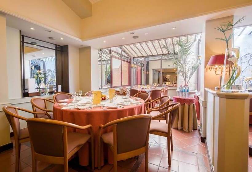 ホテル Hôtel Colbert   Spa & Casino