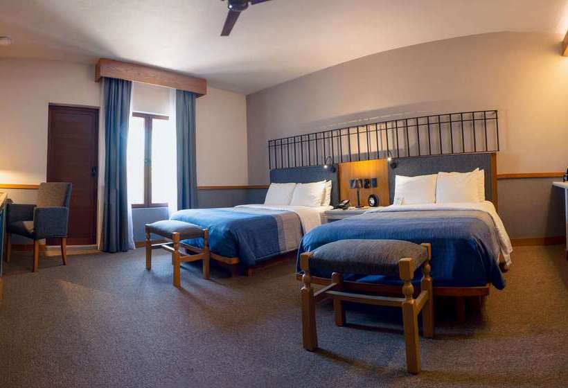 هتل Hacienda Jurica By Brisas