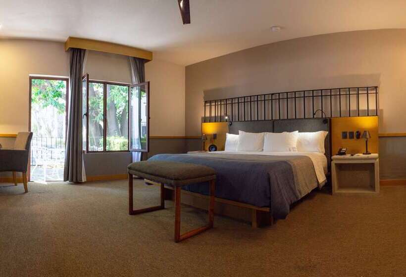 هتل Hacienda Jurica By Brisas