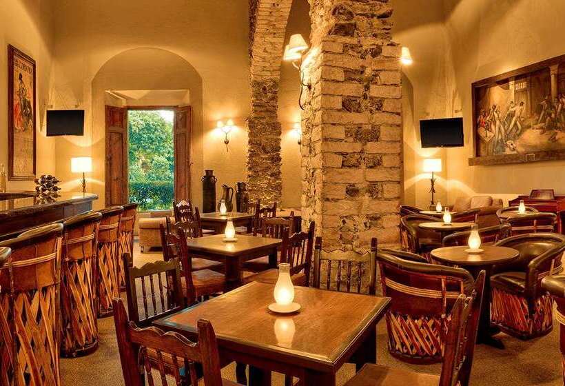 هتل Hacienda Jurica By Brisas