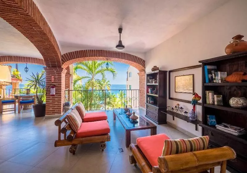 Marboka Hotel & Suites