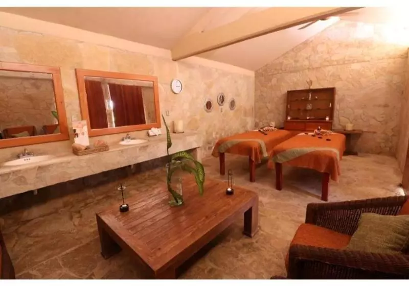 Hotel Mision Palenque