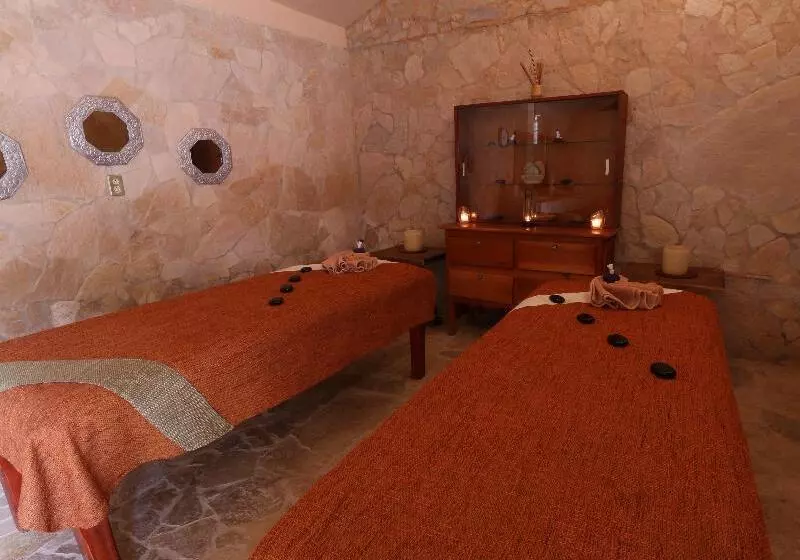 Hotel Mision Palenque