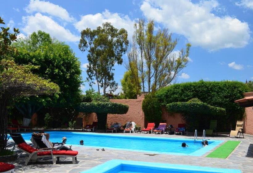 هتل Posada De La Aldea