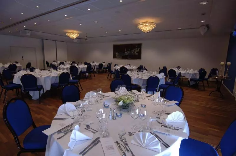 Отель Dr. Holms