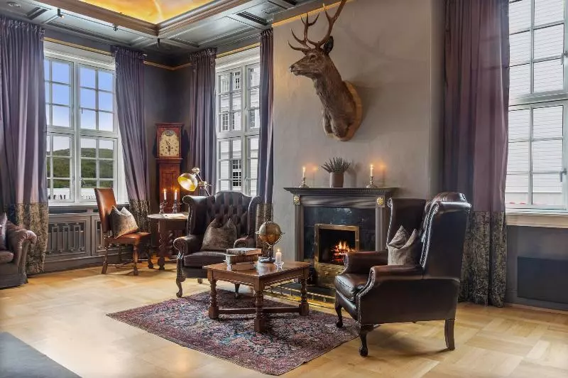 Отель Dr. Holms