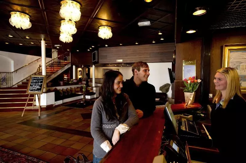 Отель Dr. Holms