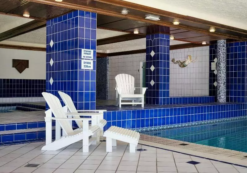 Отель Dr. Holms