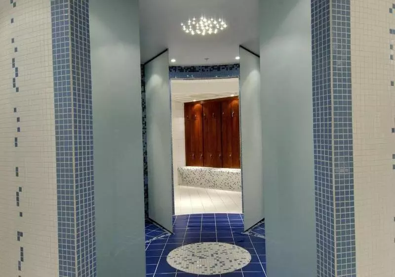 Отель Dr. Holms