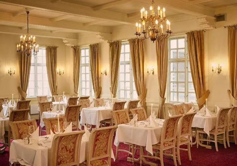 Отель Dr. Holms