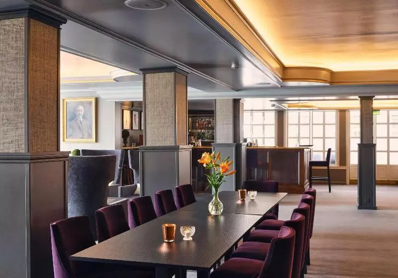 Отель Dr. Holms