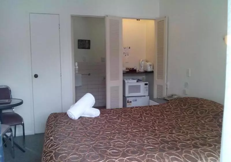 בית מלון כפרי Dukes Midway Lodge