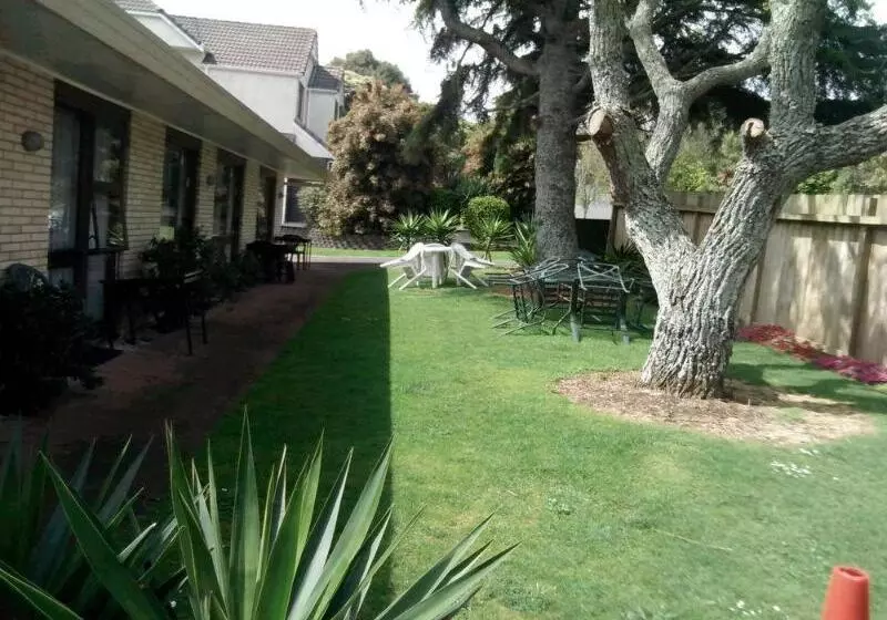 בית מלון כפרי Dukes Midway Lodge