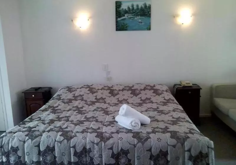 בית מלון כפרי Dukes Midway Lodge