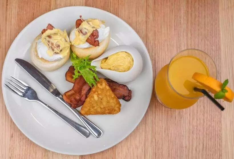 Ela Beach Hotel & Apartments