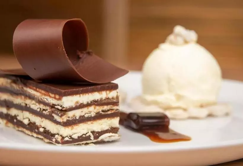 Ela Beach Hotel & Apartments