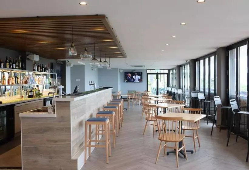 Ela Beach Hotel & Apartments