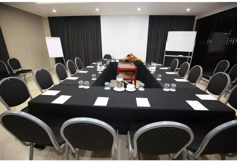 Ela Beach Hotel & Apartments