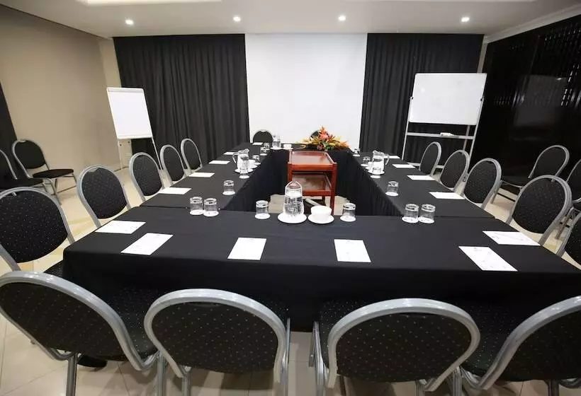 Ela Beach Hotel & Apartments