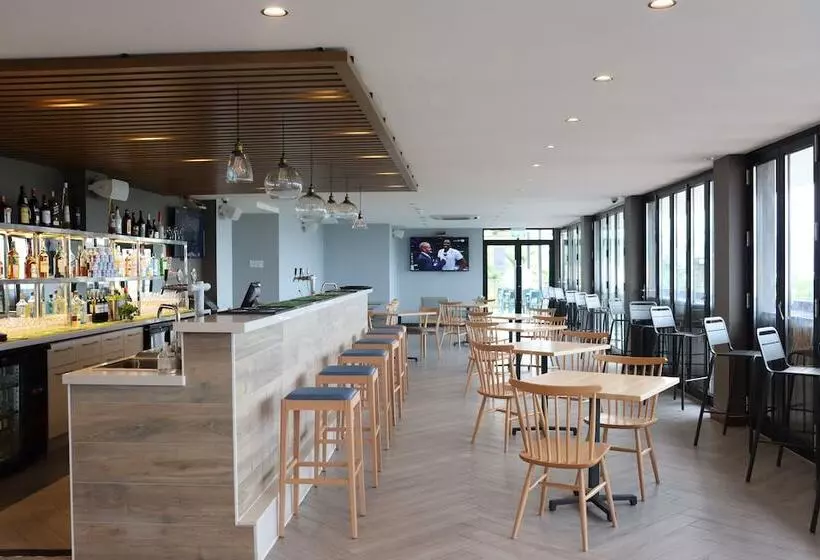 Ela Beach Hotel & Apartments