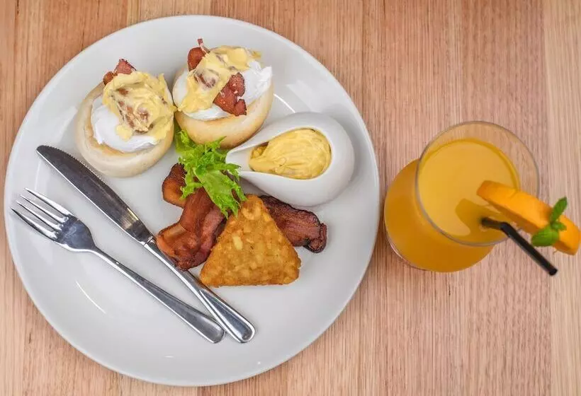 Ela Beach Hotel & Apartments