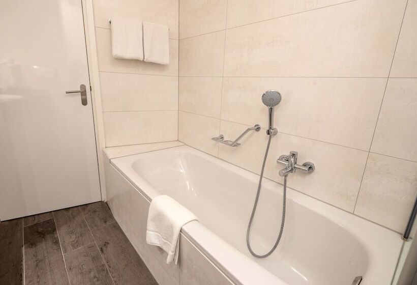 Hotelli Van Der Valk De Gouden Leeuw