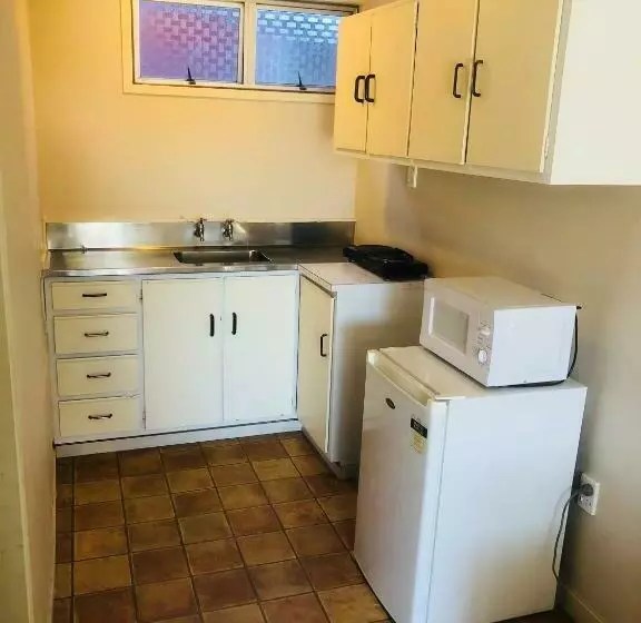 Gateway International Motel