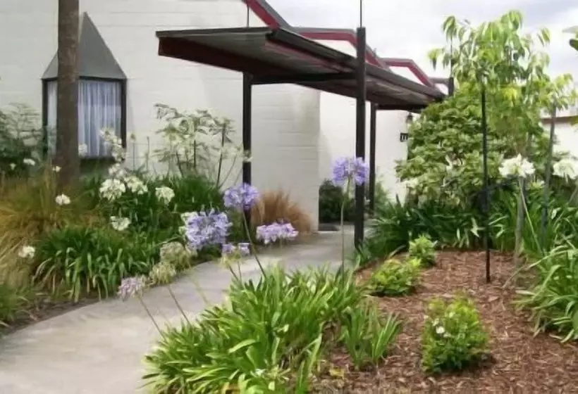 Gothic Heights Motel