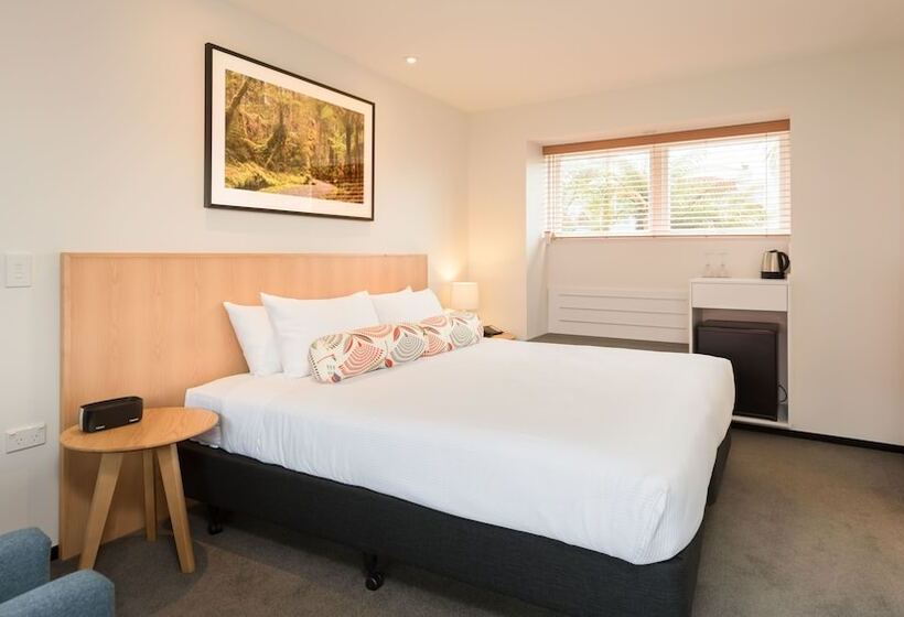 Heartland Hotel Glacier Country