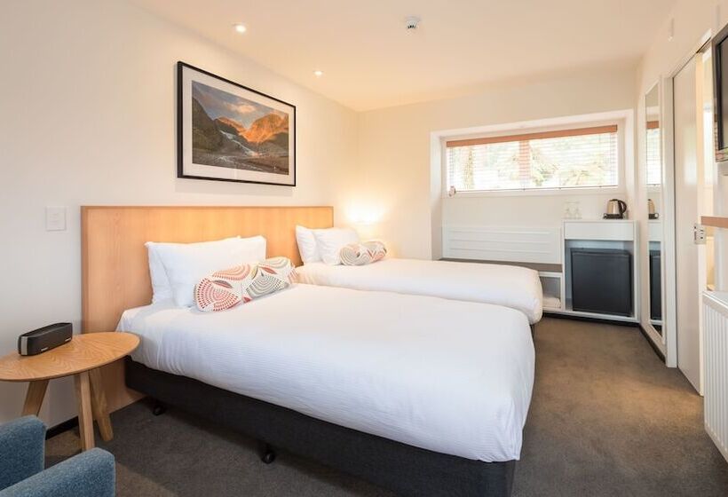 Heartland Hotel Glacier Country