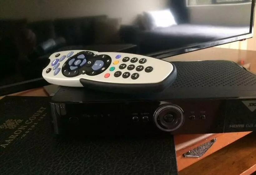 Отель Aaron Court Motor Inn