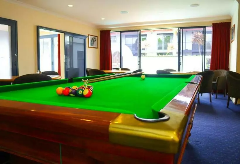 Отель Aaron Court Motor Inn