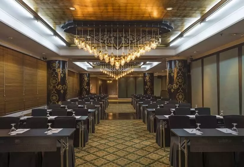 فندق Dusit Thani Manila